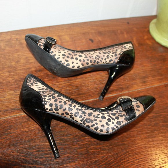 LIMITED TIME SALE: Qupid Animal Print Stilettos with Black Patent Accents Size 8 - Picture 10 of 10